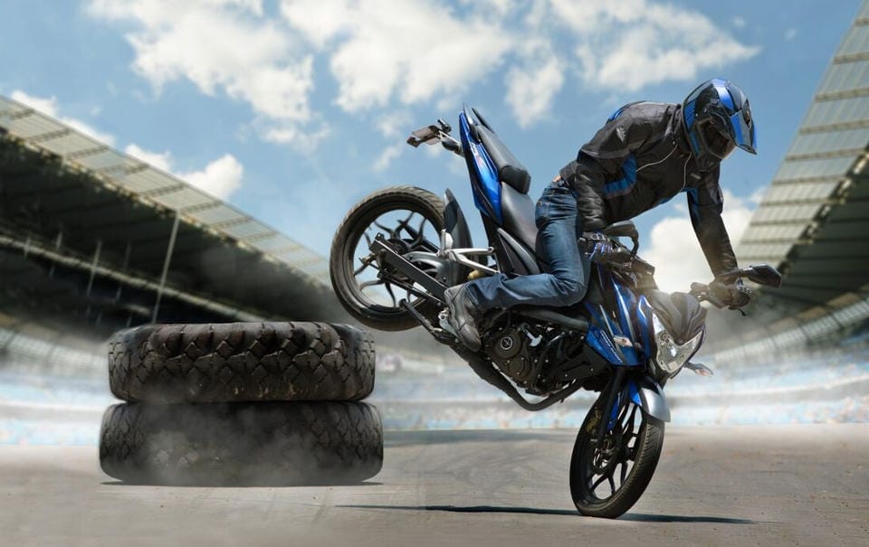 rouser_ns_150_1.jpg