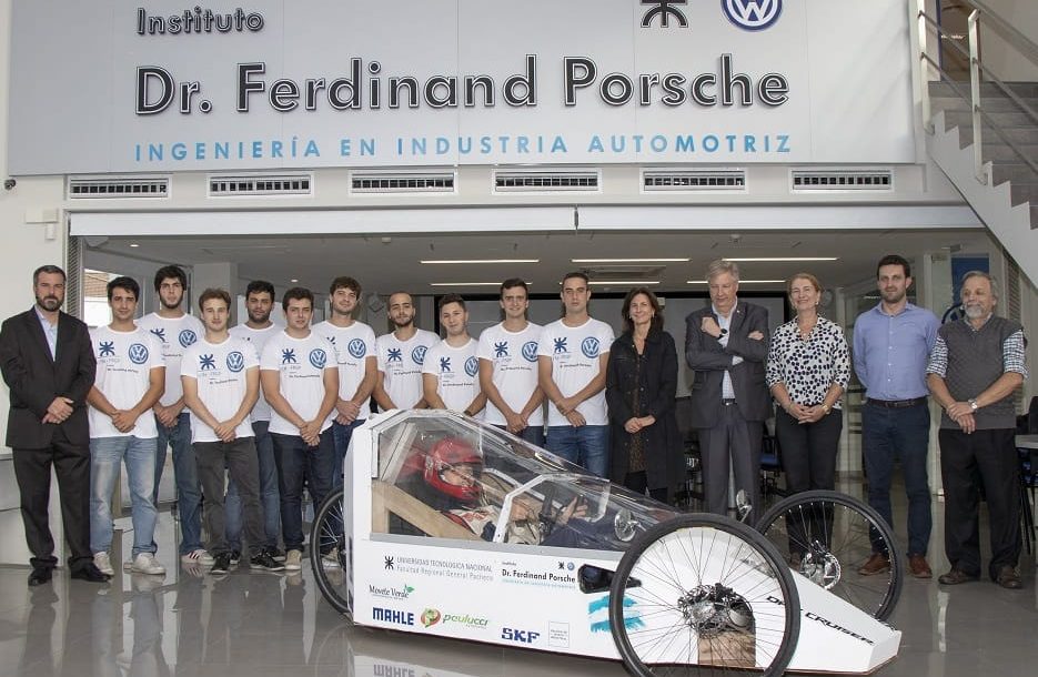autoridades_equipo_kiri_fan.jpg